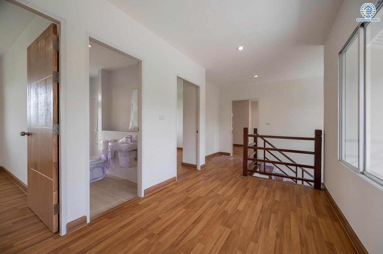 บ้านมือสองตกแต่งใหม่ โครงการ อนันตธารา ทวีวัฒนา เนื้อที่ 60 ตร.ว. พื้นที่ใช้สอย 166 ตร.ม. ฟังก์ชันจัดเต็ม 3 ห้องนอน 3 ห้องน้ำ จอดรถได้ 2 คัน ตอบโจทย์ทุกการเดินทาง บนทำเลศักยภาพ ติดถนนบรมราชชนนี เชื่อมต่อทางคู่ขนานลอยฟ้า ใกล้รถไฟฟ้าสายสีน้ำเงิน "สถานีบางพลัด"